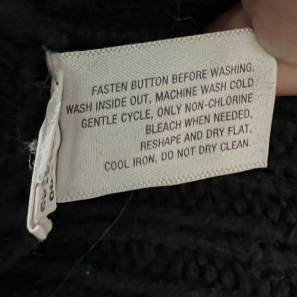 Old Navy Heavy Cardigan with Toggle Closure - Picture 4 of 5